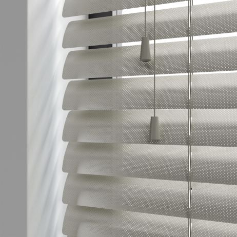 Aluminium jaloezie met koord - Zilver Metallic Perf gemaakt van Aluminium in de kleur Grijs/Zilver